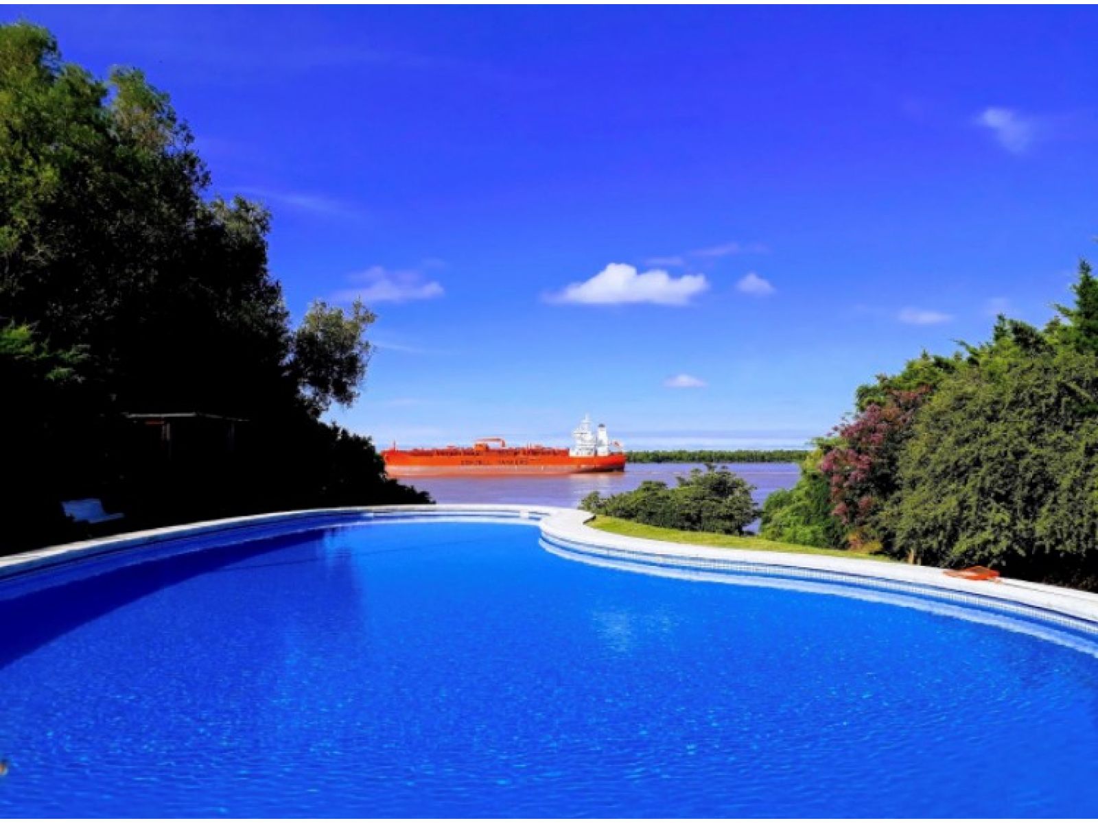 Arroyo Seco . Excelente Casa de categoría con piscina con vista panorámica y muelle al Río Paraná.